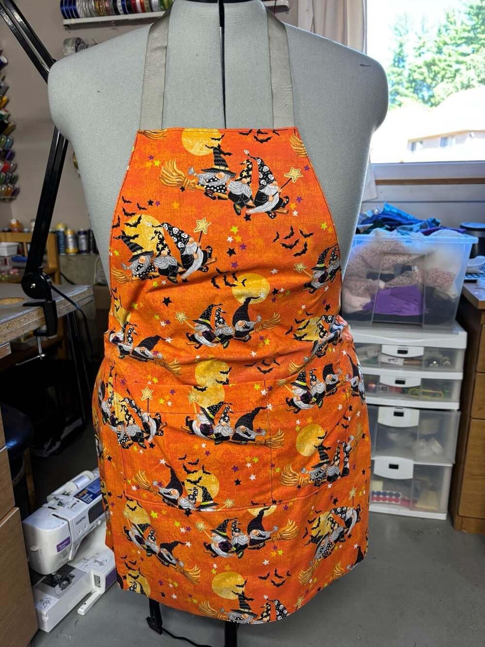 Half apron adorned with gnomes for Halloween,ladies apron, apron with pockets